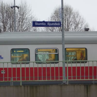 Y-tåget vid Sjundeå station.