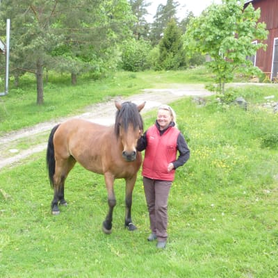 Maiju Ahti med häst