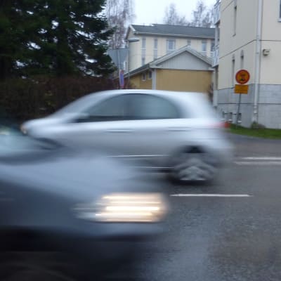 Bilar i trafik.