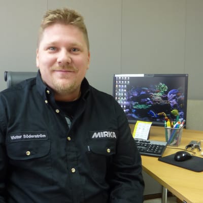 Produktionsplanerare Victor Söderström jobbar på Mirka i Karis.