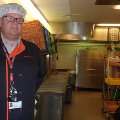 Kosthålls- och städservicechef Jere Jantunen i Lojo.