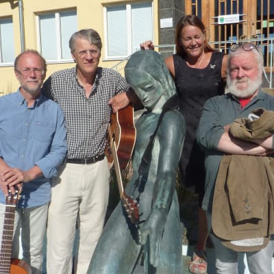 Mbi Raseborg satsar inom musiken. Thomas Dahlström, Jonathan Lutz, Maarit Hujanen och Tom Cadogan.