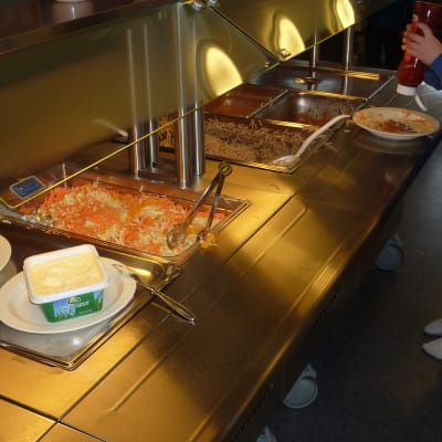 Centralkökets sallad och köttfärssås får hyfsat betyg i Billnäs skola