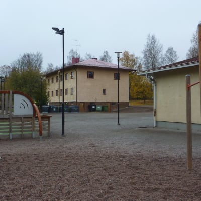 Stenhuset intill Kyrkfjärdens skola.