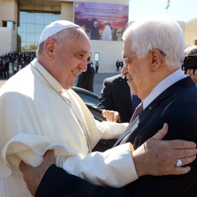 Påve Fransiscus träffar Mahmud Abbas under sitt besök i Mellanöstern.