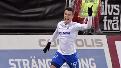 Simon Skrabb firar ett mål i Allsvenskan.