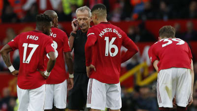 Domaren Martin Atkinson.