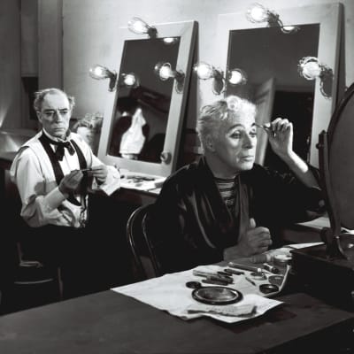 Buster Keaton ja Charles Chaplin elokuvassa Parrasvalot