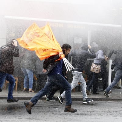 Kravallapoliser skingrade demonstrerande HDP-anhängare i Istanbul på torsdag kväll