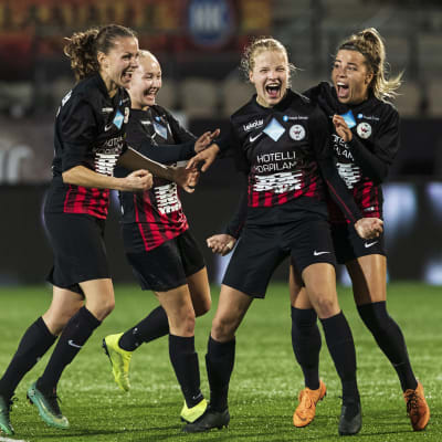 PK-35 Vantaa slog HJK i oktober och vann det finska mästerskapet.