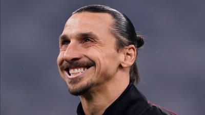 Zlatan Ibrahimovic i Milans träningsoverall.