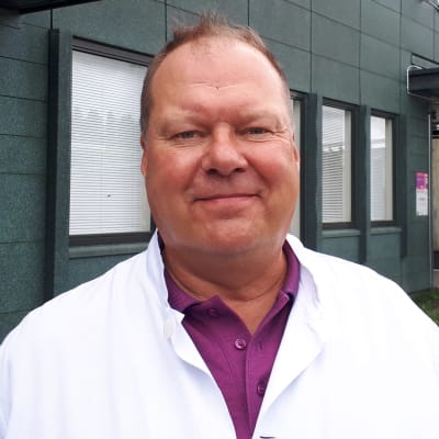 Lapin keskussairaalan infektioylilääkäri Markku Broas