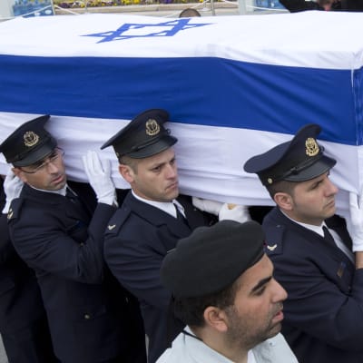 Ariel Sharons kista bärs fram i Jerusalem