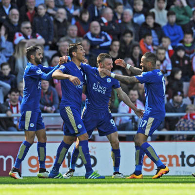Leicester jublar efter Jamie Vardys mål.
