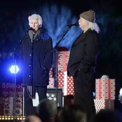 Stephen Stills, Graham Nash ja David Crosby esiintyivät Valkoisen talon puistossa joulukuussa 2015.