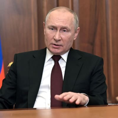 Rysslands president Vladimir Putin under ett tv-sänt tal den 21 februari 2022.