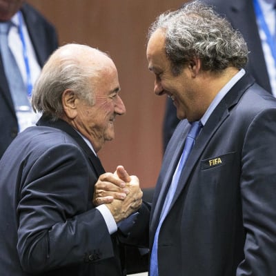 Sepp Blatter ja Michel Platini.