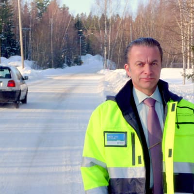 Direktör Anders Östergård konstaterar att pengarna inte räcker till för att upprätthålla vägnätet.
