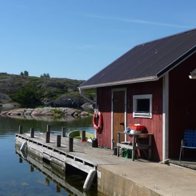 Strandbastu eller fiskebod på Aspö.