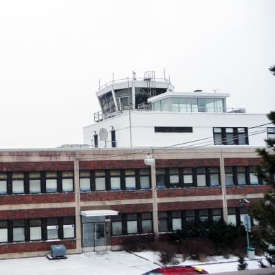 Flygledartornet på Åbo flygplats.