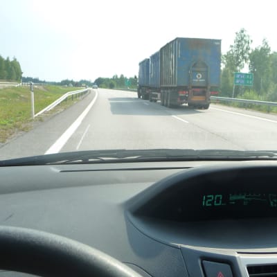 Riksväg 7 sedd ur förarens synvinkel.