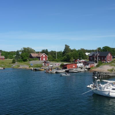 Hamnen på Nötö.