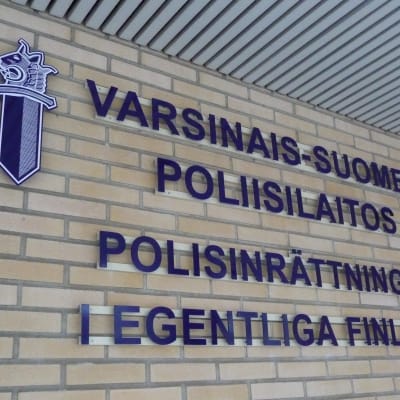 Bild på polisstationen i Åbo.