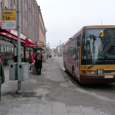 Busshållplats vid Salutorget i Åbo