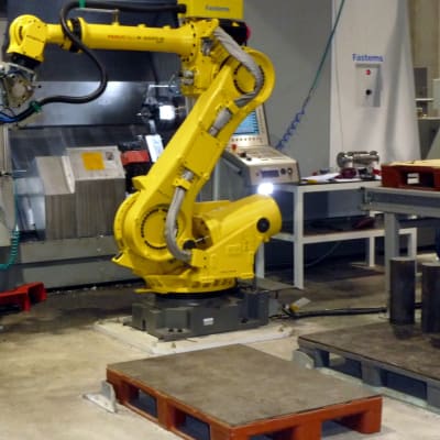 Industrirobot på metallföretaget Mapromec.