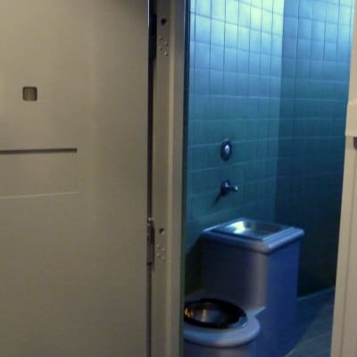 Cell i det nya polishäktet i Jakobstad