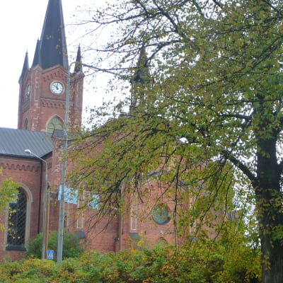 lovisa kyrka i höstskrud