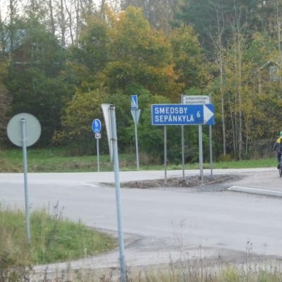 Cykelvägen används flitigt av skoleleverna på morgonen.