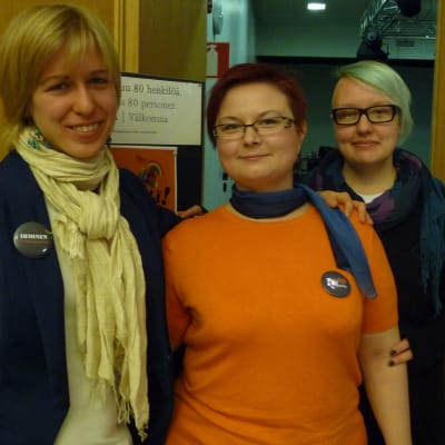 Roosa Laaksonen, Kirsi Mikkonen och Samu Linna vill visa sitt stöd för de sexuella minoriteternas situation i Ryssland.