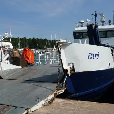 Förbindelsebåten m/s Falkö.