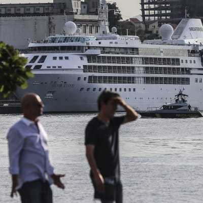 Fartyget Silver Cloud har anlänt till hamnen i Rio de Janeiro.