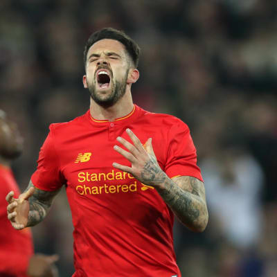 Danny Ings grimaserar illa.