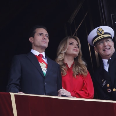Enrique Peña Nieto och hans fru, skådespelerskan Angélica Rivera var inblandade i flera stora mutskandaler under Peña Nietos ämbetsperiod som tog slut i november i fjol