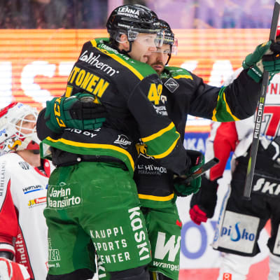 Ilves firar mål.