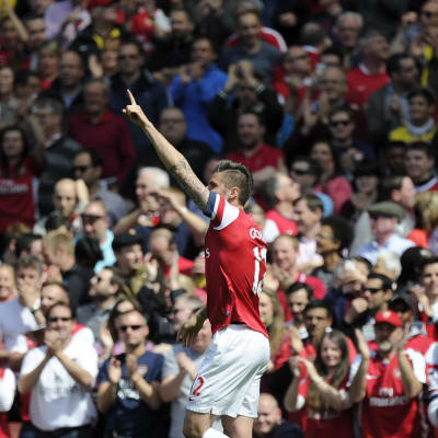 Oliver Giroud firar sitt mål mot West Bromwich.