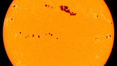 Auringonpilkkuja SOHO-satelliitin kuvaamana vuonna 2001.