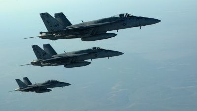 Amerikanska stridsflygplan på väg att attackera terrororganisationen Isis i Syrien den 25 september 2014.