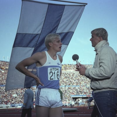 Yleisurheilun MM-kisat 1983. Aitajuoksija Arto Bryggare haastateltavana, toimittajana Juha Jokinen