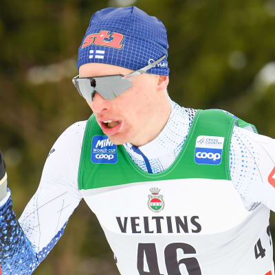 Iivo Niskanen åker skidor i Lahtis.