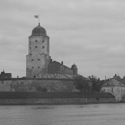 Viipurin linnassa liehuu Suomen lippu 18. kesäkuuta 1944.