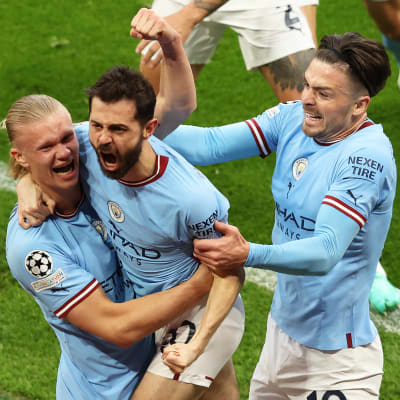 Bernardo Silva juhlii maaliaan Mestarien liigan välierässä Real Madridia vastaan Erling Haalandin ja Jack Grealishin kanssa.