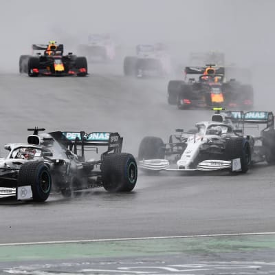 Lewis Hamilton och Valtteri Bottas i farten.