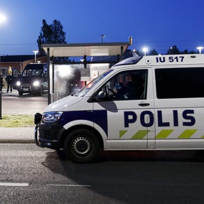 Polisbilar i Borgå på morgonen den 25.8. 