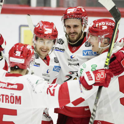 Sport firar mål mot HIFK.