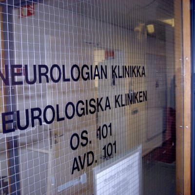Dörren till den neurologiska kliniken i ett sjukhus