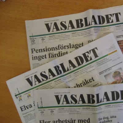 Tre exemplar av tidningen Vasabladet